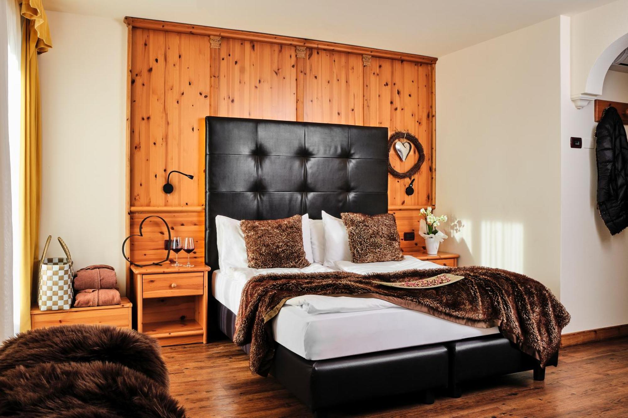 Boutique Hotel E Chalets Salvadori Mezzana  Phòng bức ảnh